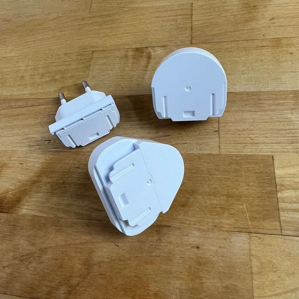 Omnilux Contour Plug Adapter World Travel Kit White International Power Outlet